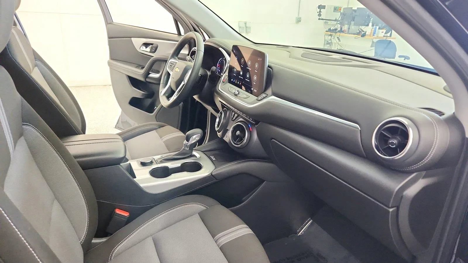 Used 2024 Chevrolet Blazer LT w/ Convenience Package FWD image 36