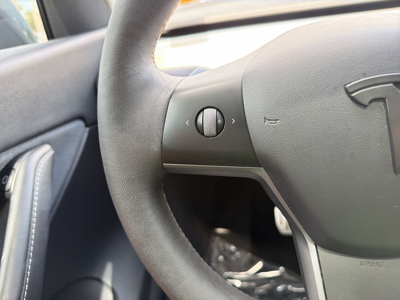 Used 2022 Tesla Model Y Performance AWD/4WD image 26