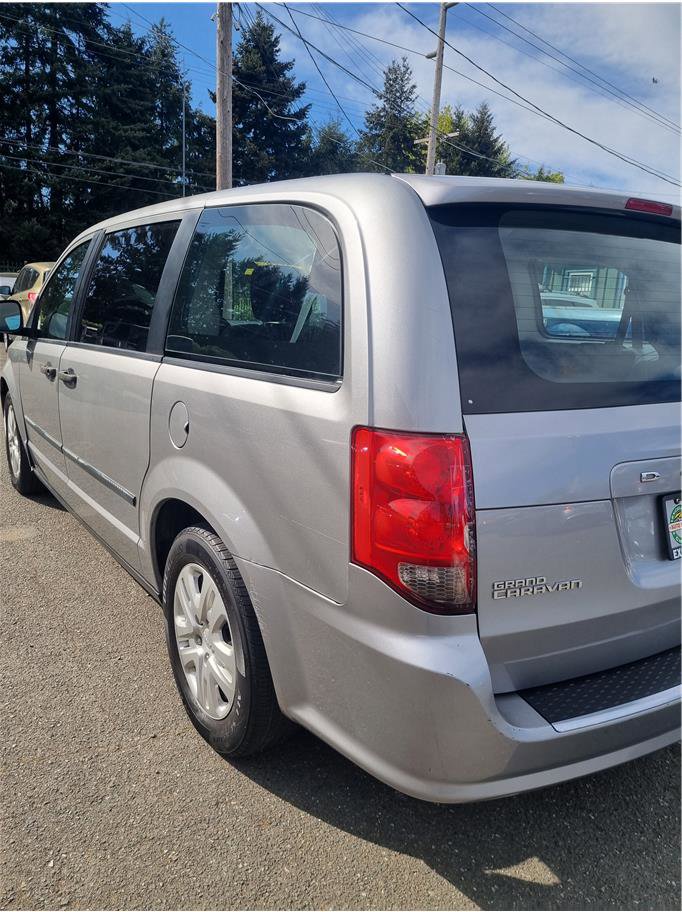 Used 2016 Dodge Grand Caravan American Value Package w/ UConnect Hands-Free Group FWD image 3