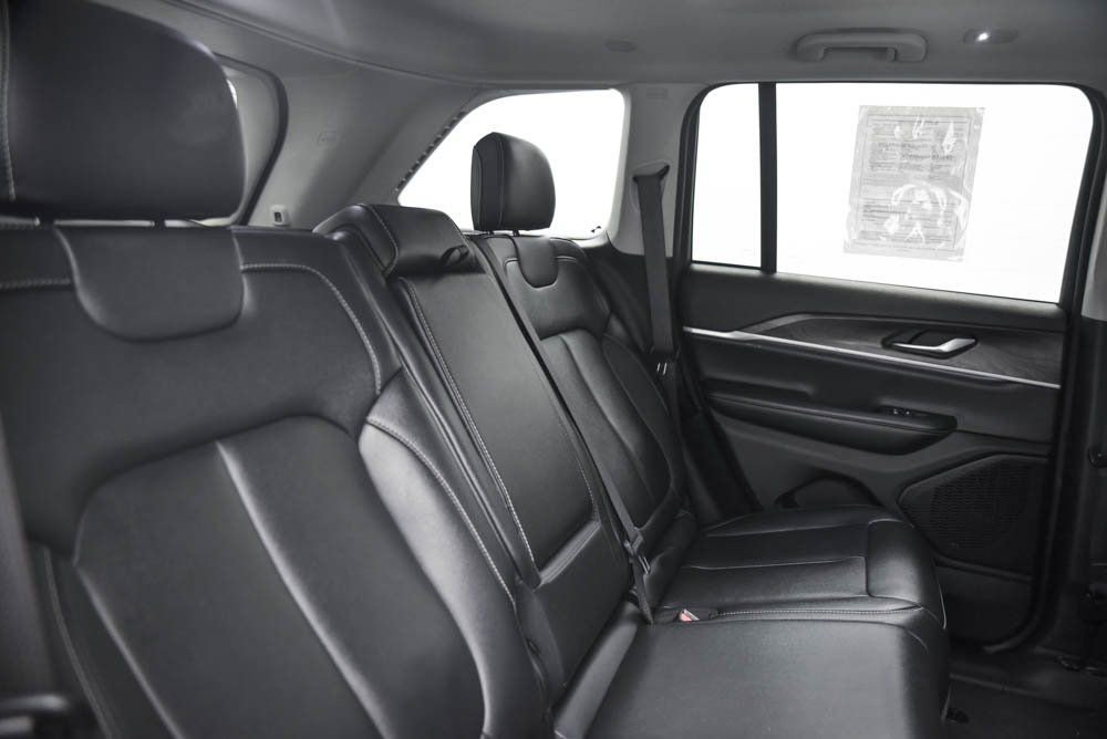 Used 2024 Jeep Grand Cherokee Limited image 16