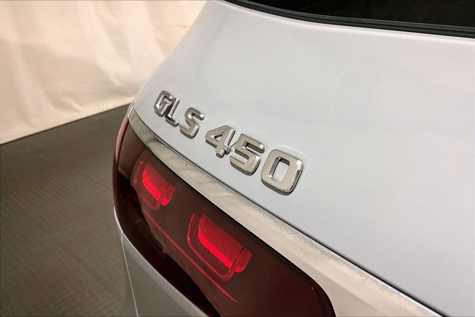 Used 2024 Mercedes-Benz GLS 450 4MATIC image 9