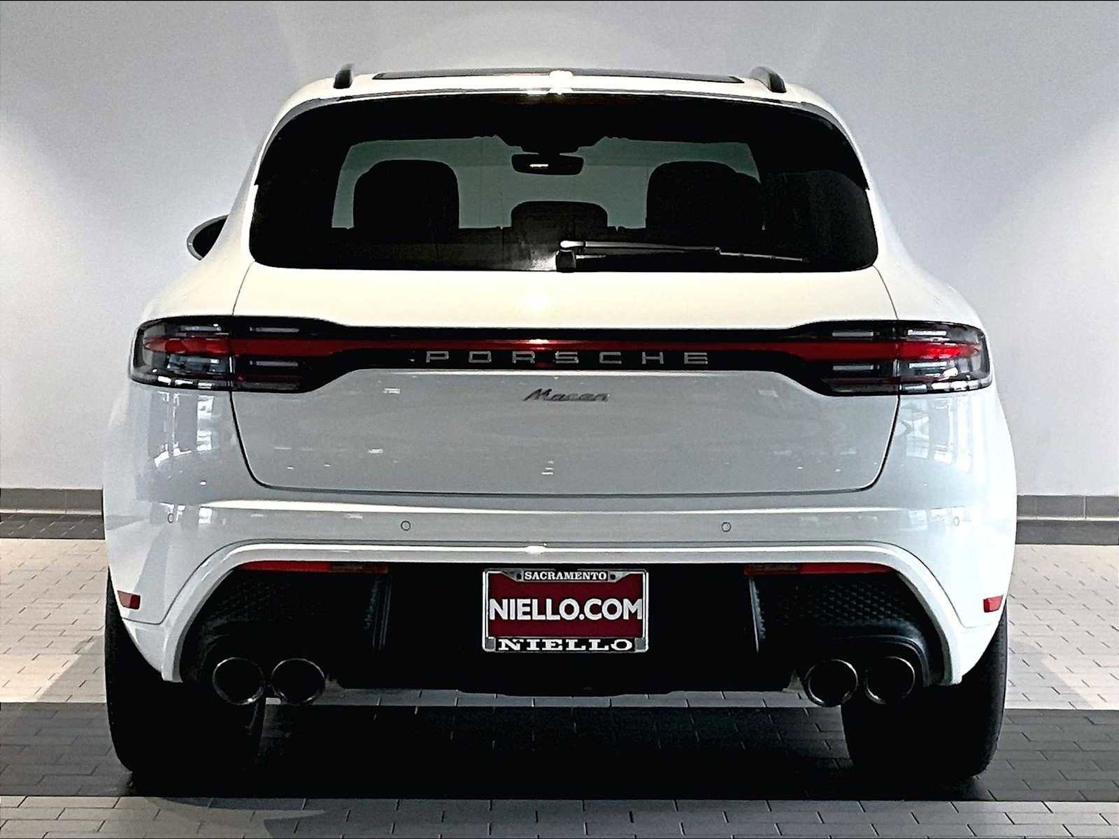 Used 2025 Porsche Macan image 9