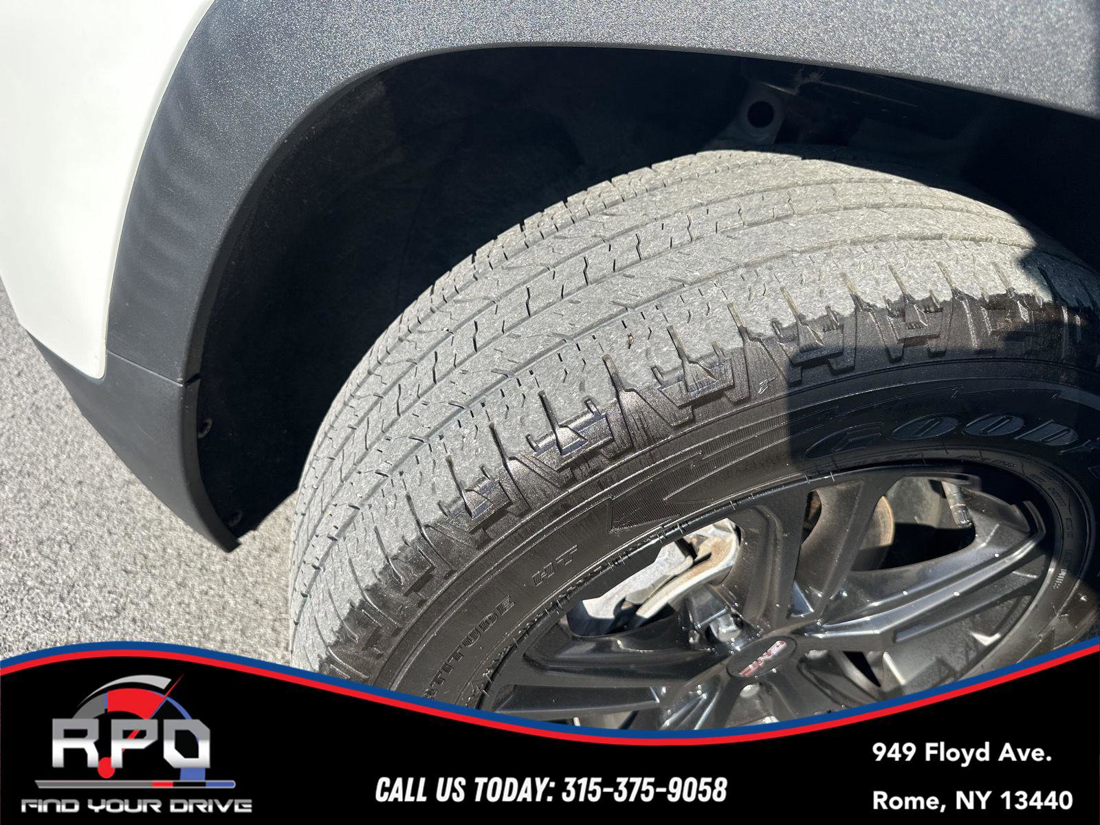 Used 2024 GMC Terrain AT4 w/ GMC Pro Grade Package AWD/4WD image 16
