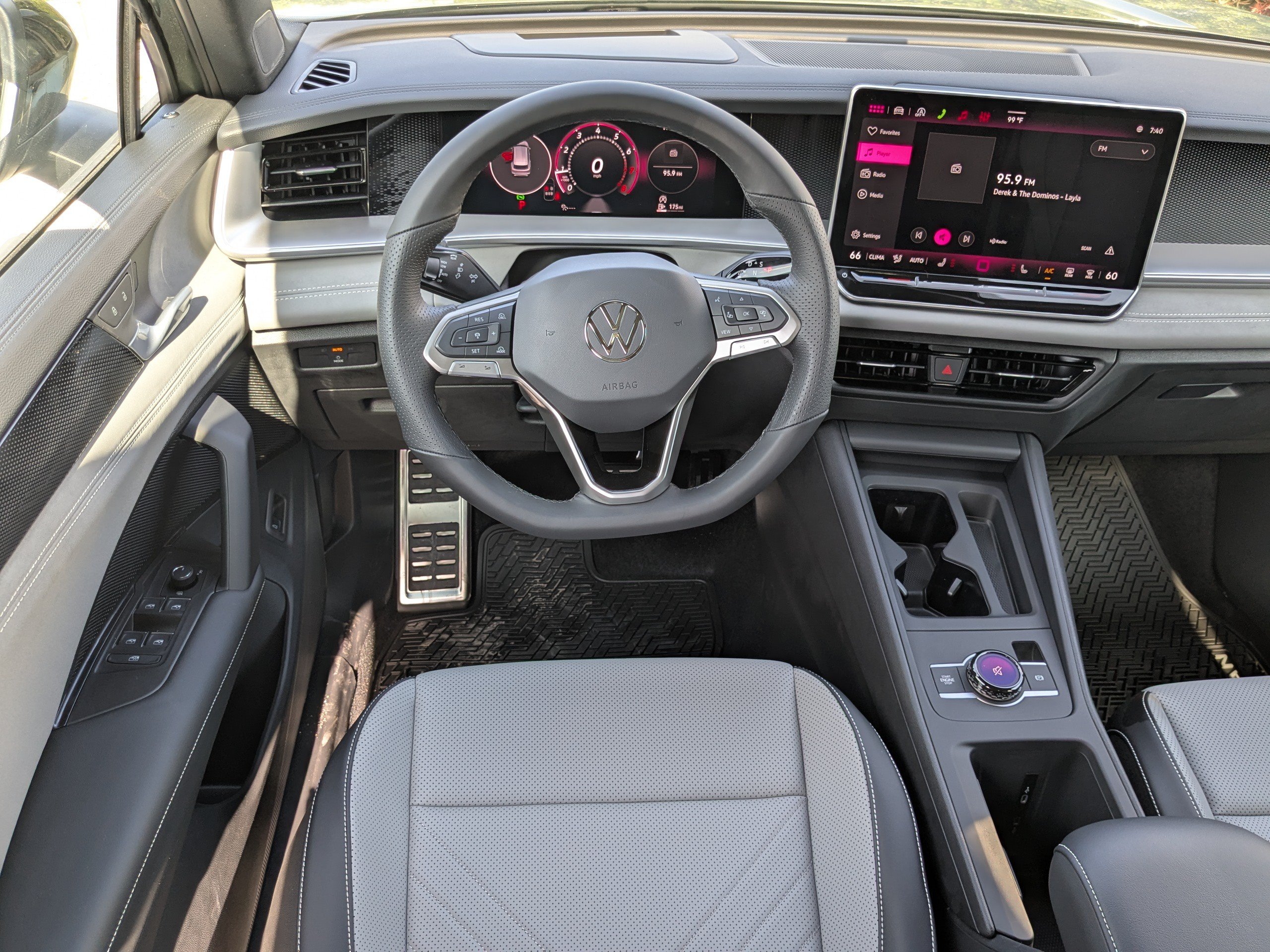 New 2026 Volkswagen Tiguan SE R-Line FWD image 16
