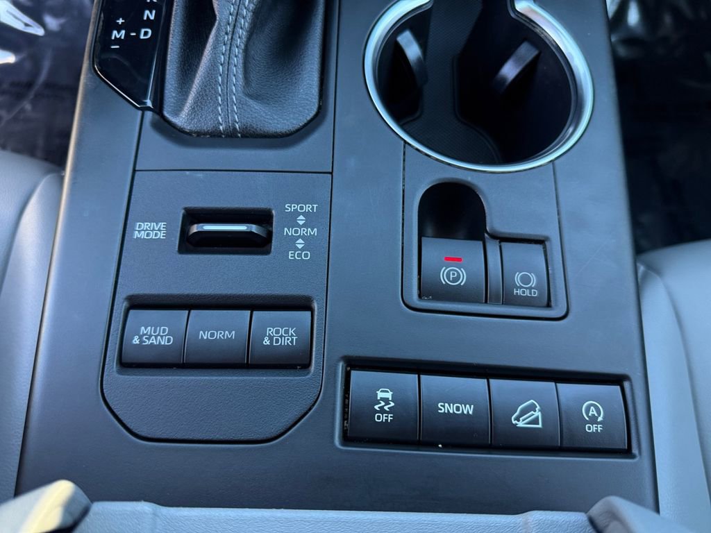 Used 2022 Toyota Highlander XLE image 19