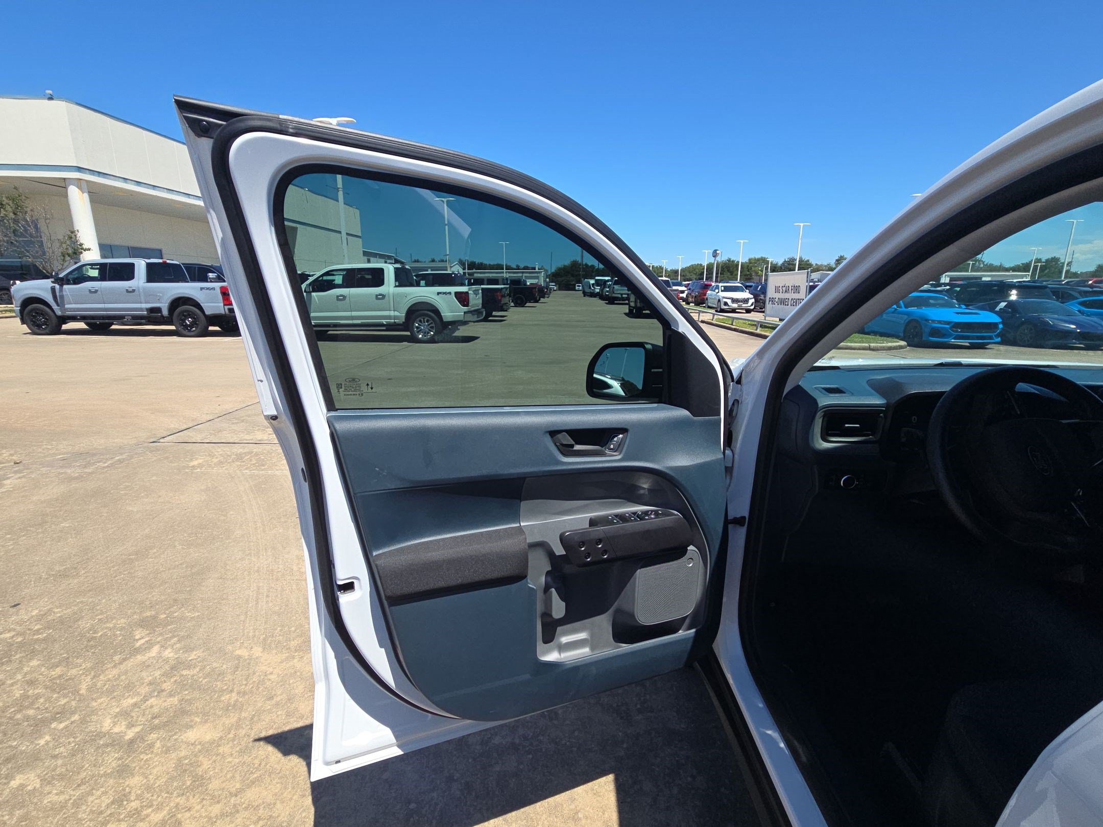 Used 2025 Ford Maverick XL FWD image 13