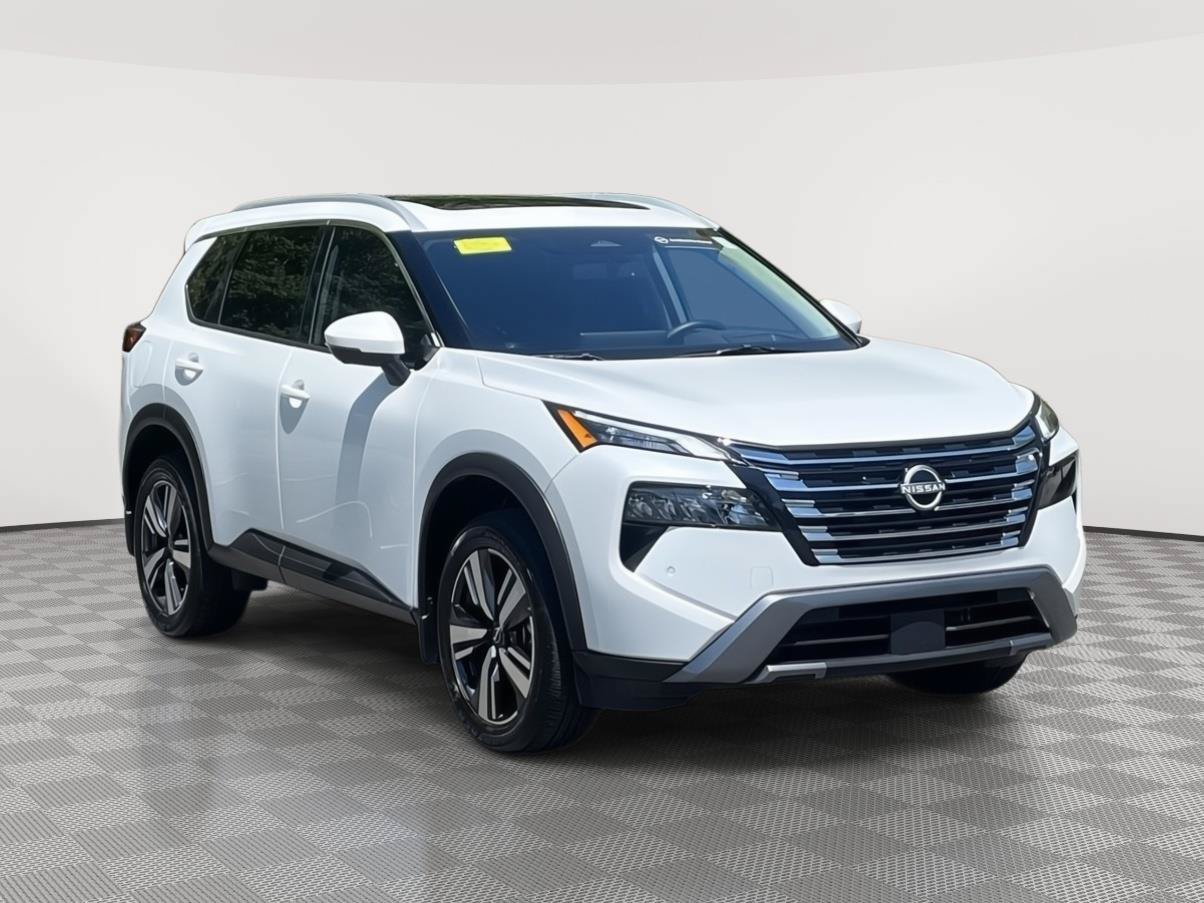 Certified 2025 Nissan Rogue SL w/ SL Premium Package AWD/4WD image 3