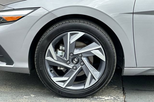Used 2025 Hyundai Elantra Sport FWD image 33