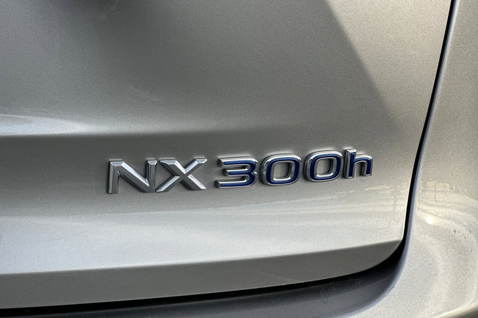 Used 2018 Lexus NX 300h AWD image 12