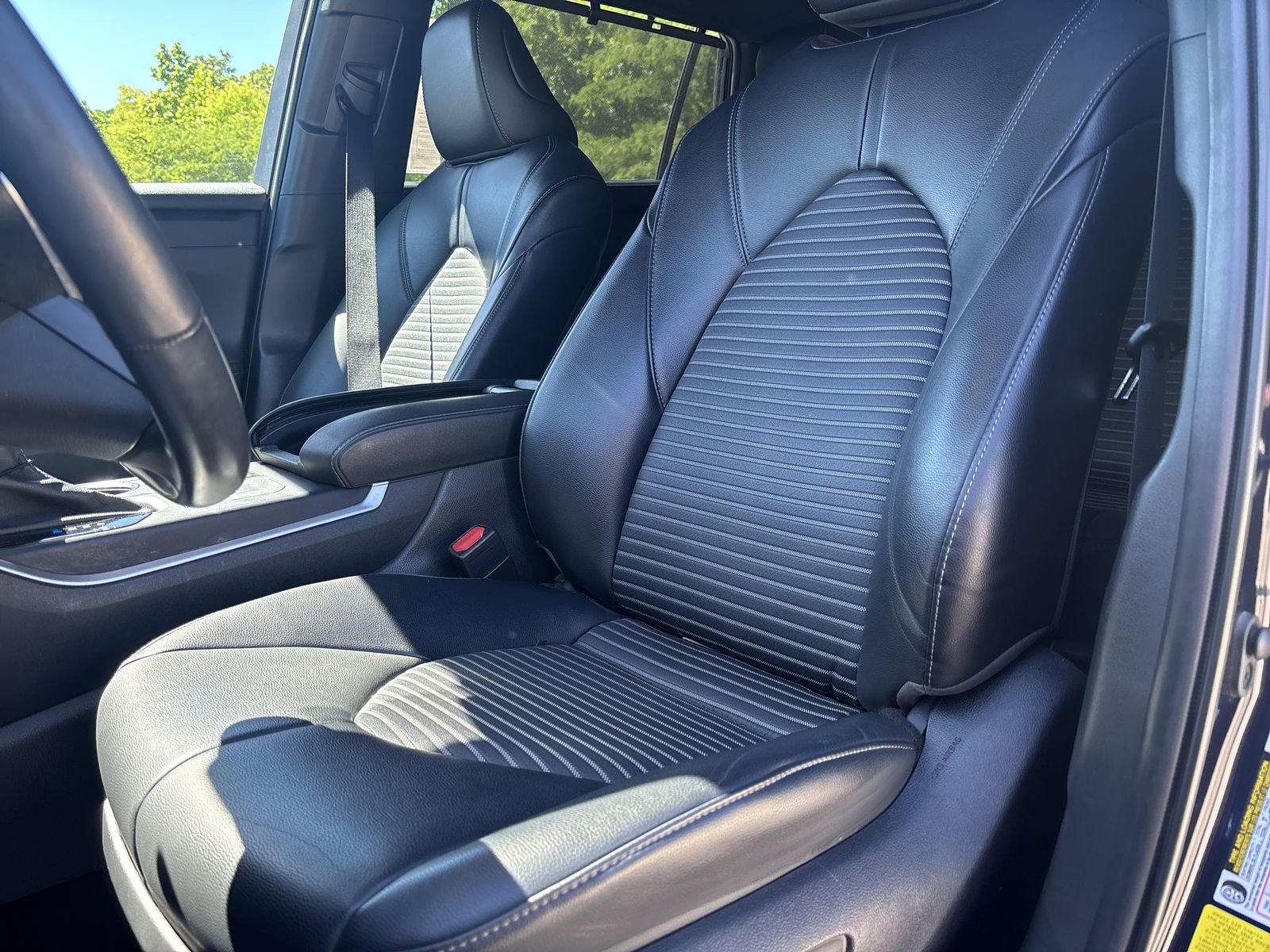 Used 2022 Toyota Highlander XSE FWD image 14
