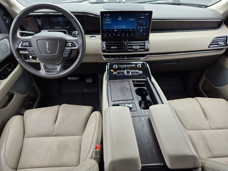 Used 2024 Lincoln Navigator L Reserve AWD/4WD image 17