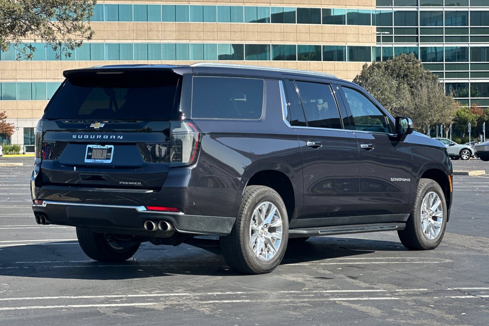 Used 2026 Chevrolet Suburban Premier w/ Sun And Tow Package AWD/4WD image 4