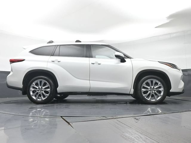 Used 2022 Toyota Highlander Limited AWD/4WD image 40