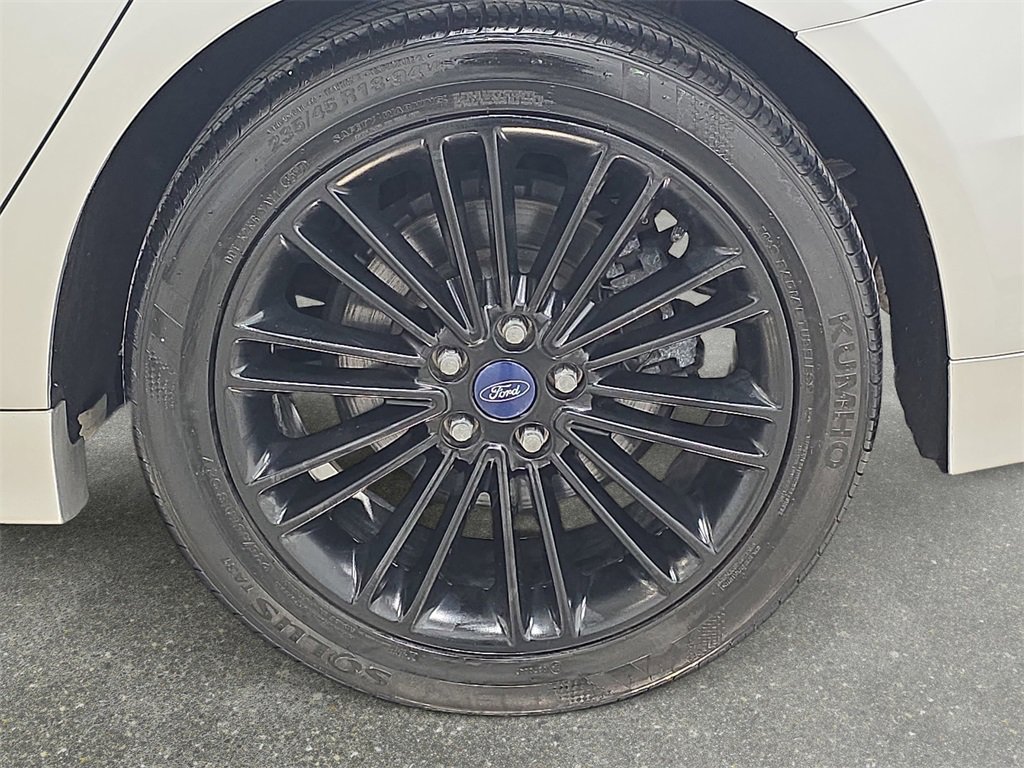 Used 2014 Ford Fusion SE w/ Equipment Group 202A image 32