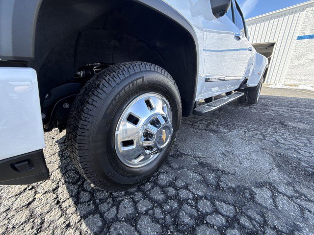 Certified 2024 Chevrolet Silverado 3500 High Country w/ Technology Package image 19