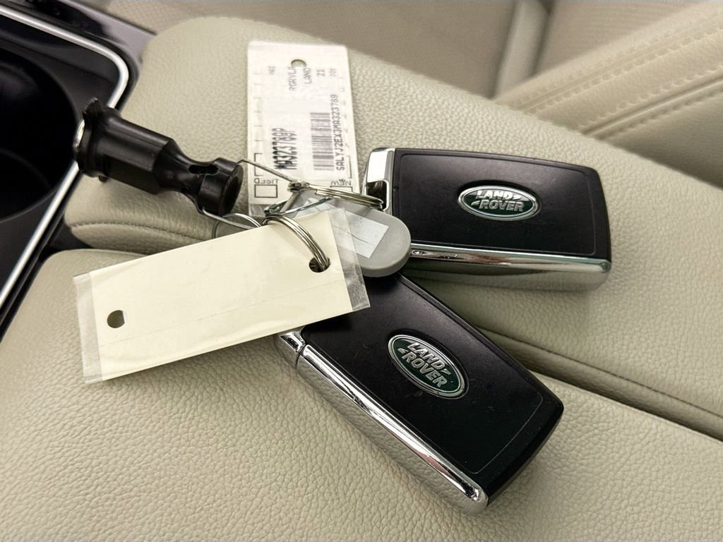 Used 2021 Land Rover Range Rover Velar S AWD/4WD image 17