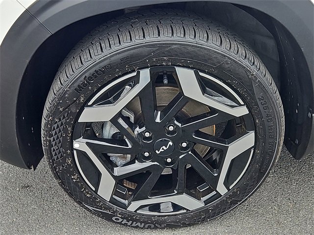 Certified 2024 Kia Seltos SX w/ SX Sunroof Package image 7