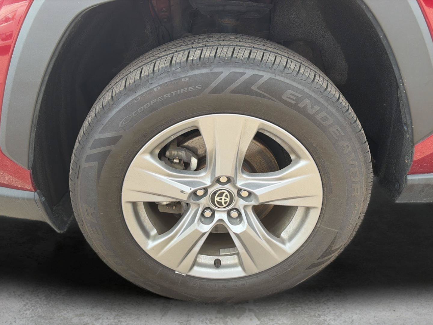 Used 2022 Toyota RAV4 XLE w/ Convenience Package AWD/4WD image 9