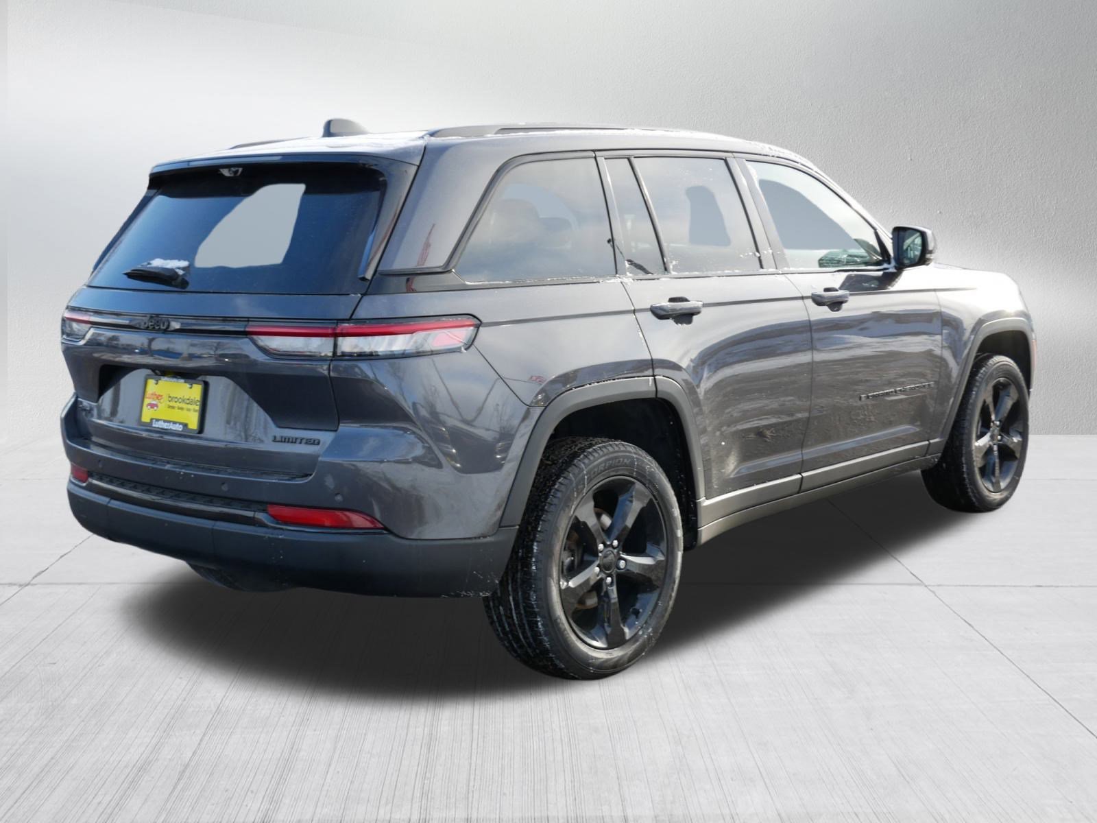 Certified 2023 Jeep Grand Cherokee Limited w/ Luxury Tech Group II image 7