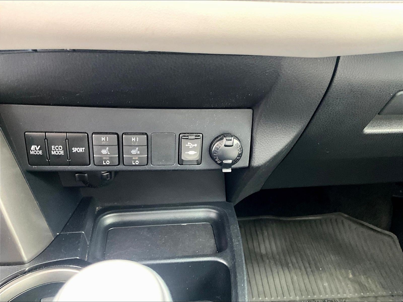 Used 2017 Toyota RAV4 Limited w/ Advanced Technology Package AWD/4WD image 18