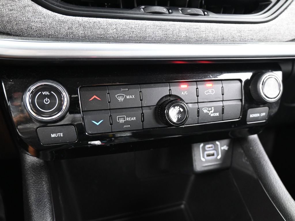 Used 2022 Jeep Compass Latitude image 22