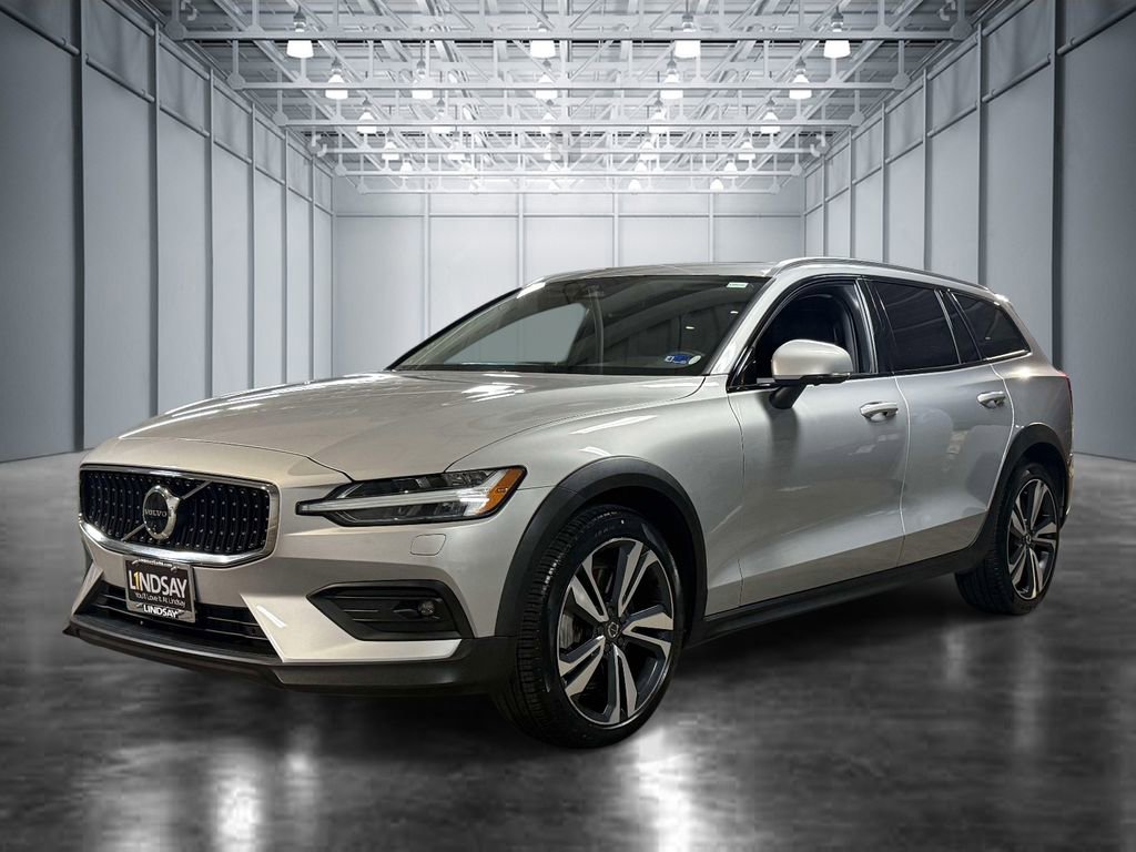 Used 2025 Volvo V60 B5 Cross Country Plus