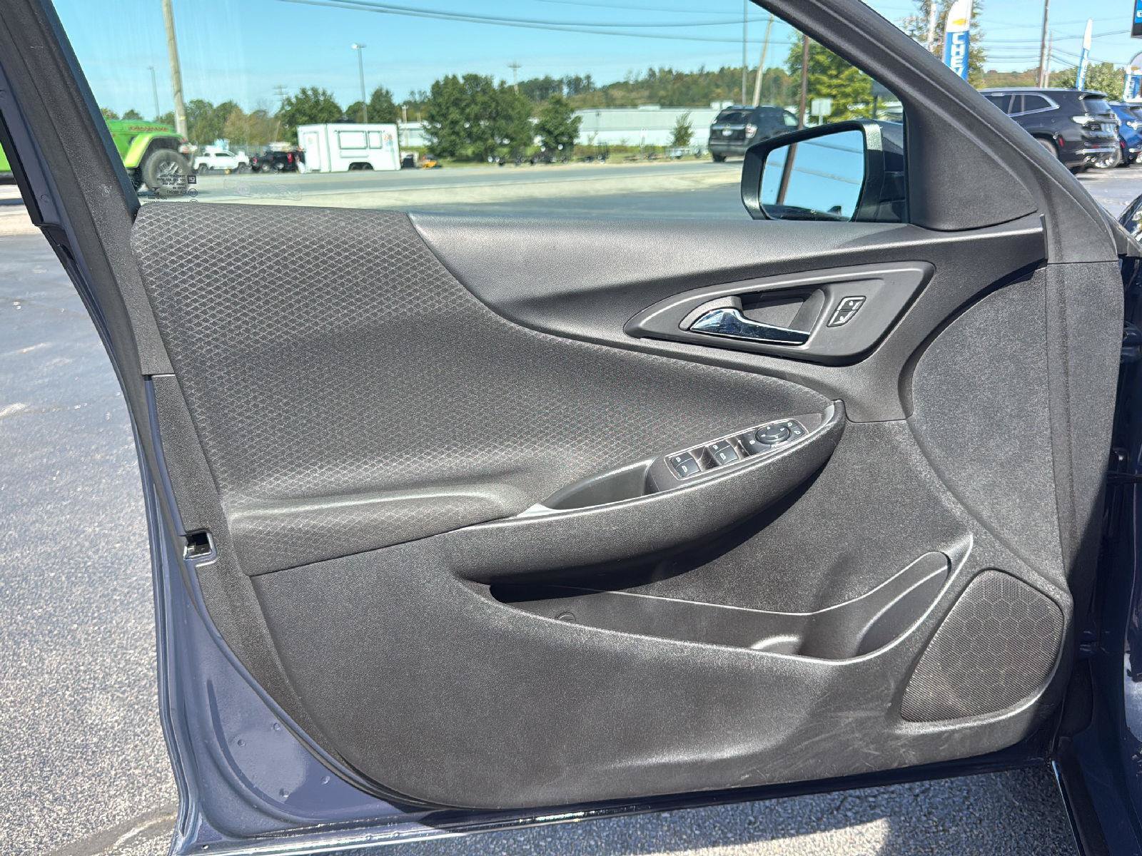 Used 2025 Chevrolet Malibu LT FWD image 17