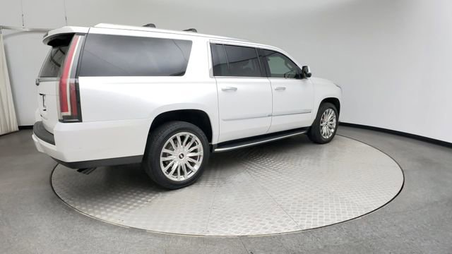 Used 2019 Cadillac Escalade ESV Luxury AWD/4WD image 2