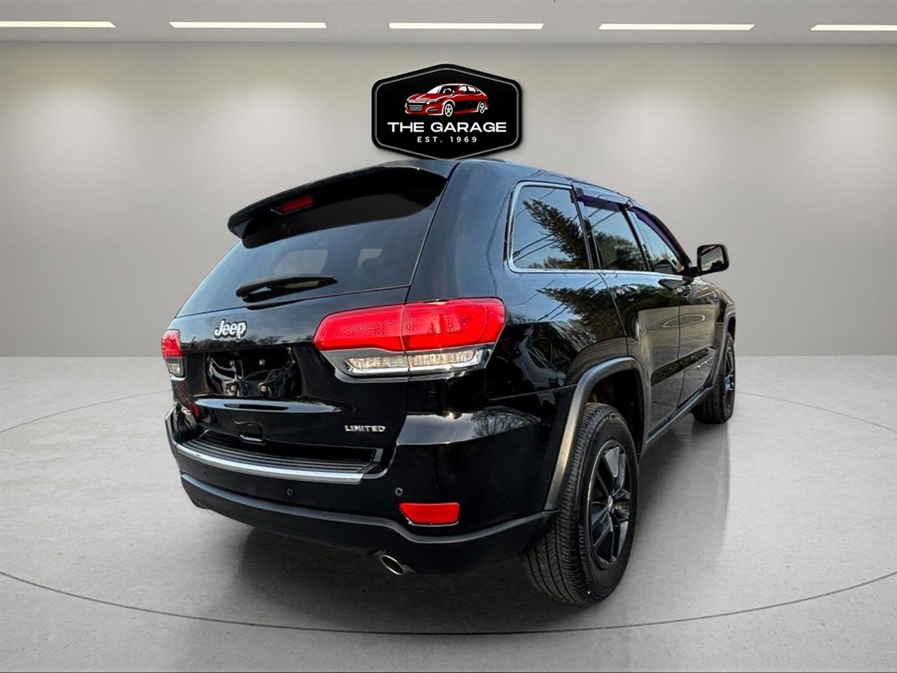 Used 2018 Jeep Grand Cherokee Limited AWD/4WD image 5