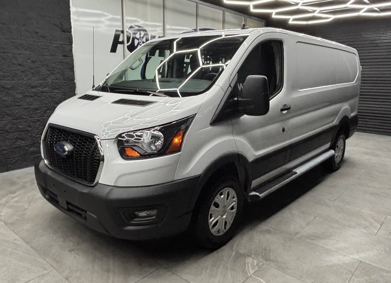 Used 2025 Ford Transit 250 Low Roof w/ Exterior Upgrade Package RWD image 4