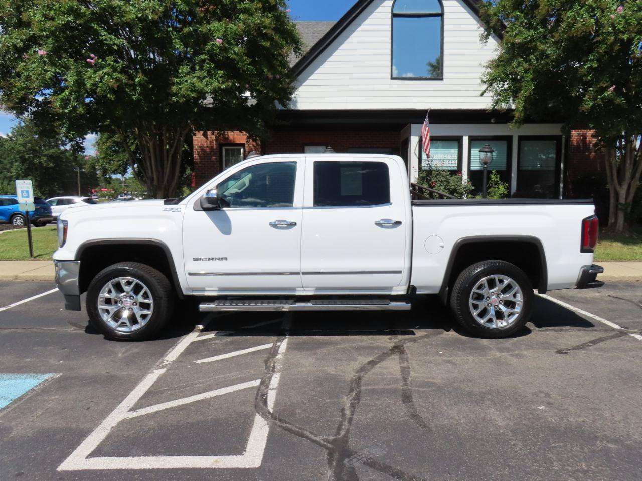 Used 2017 GMC Sierra 1500 SLT w/ SLT Premium Package AWD/4WD image 3