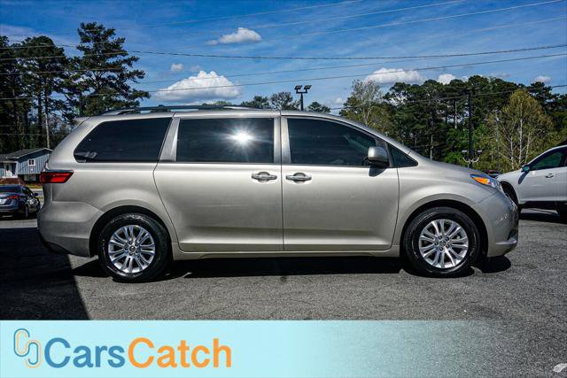 Used 2017 Toyota Sienna XLE w/ XLE Navigation Package image 9