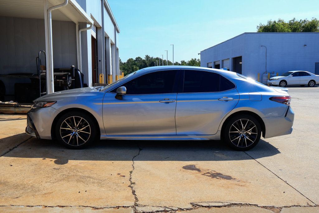 Used 2022 Toyota Camry SE FWD image 9