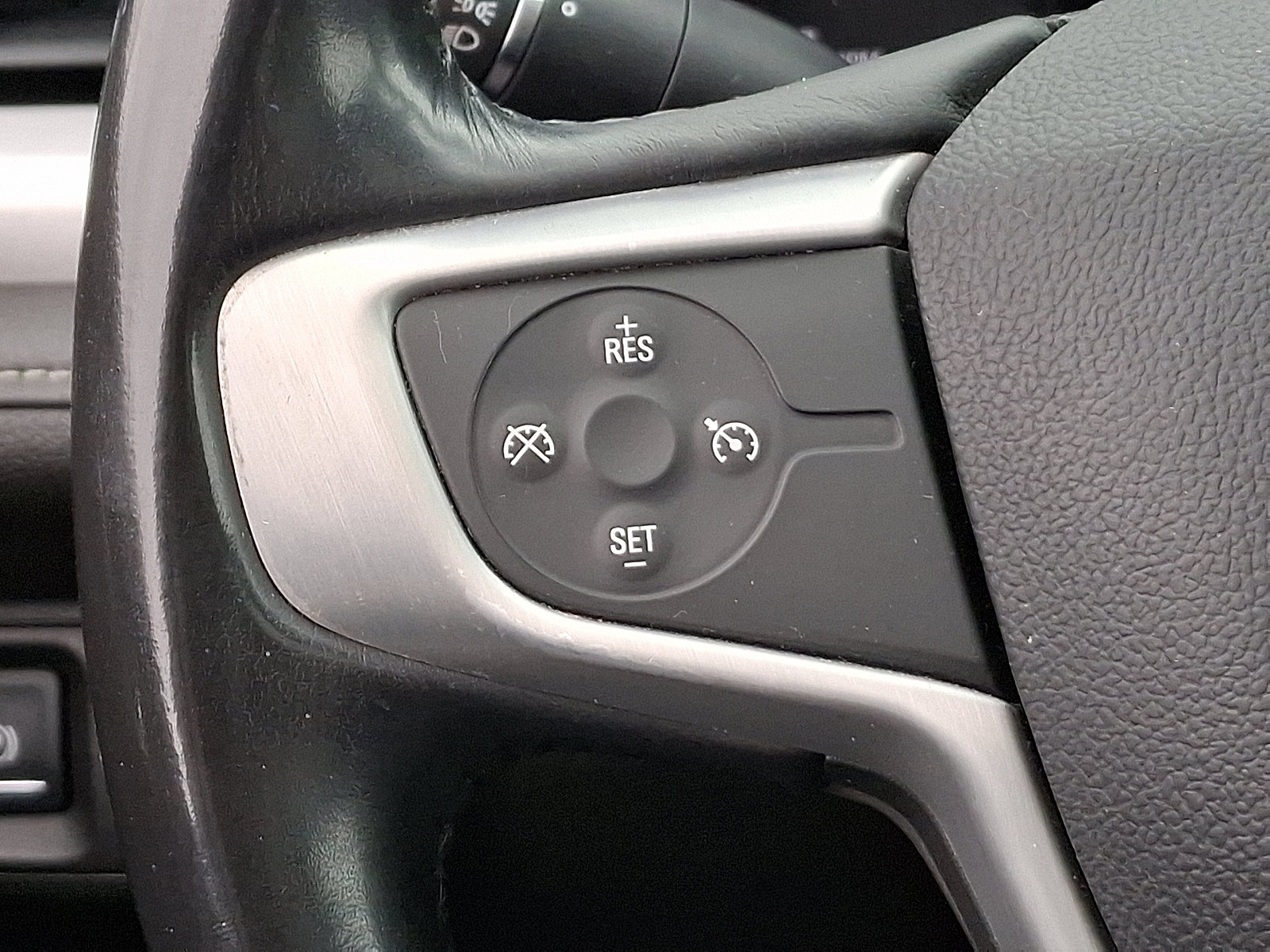 Used 2019 GMC Acadia SLT w/ LPO, Floor Liner Package image 24