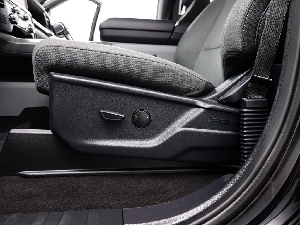 Used 2025 Ford F150 Lightning XLT image 11