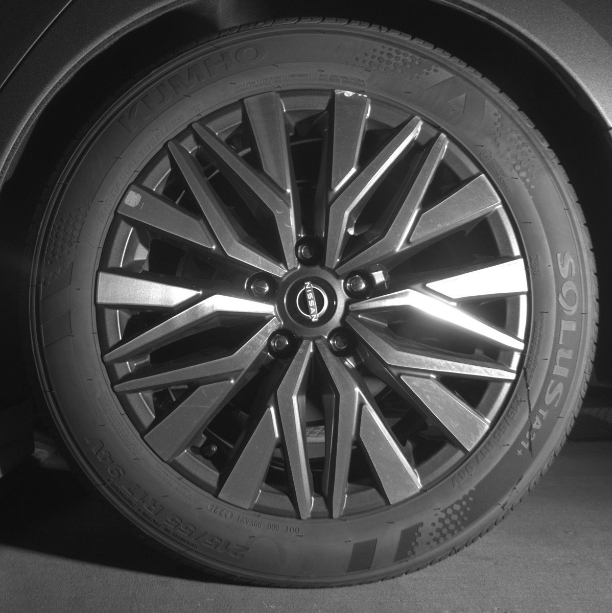 Used 2025 Nissan Altima 2.5 SV FWD image 14