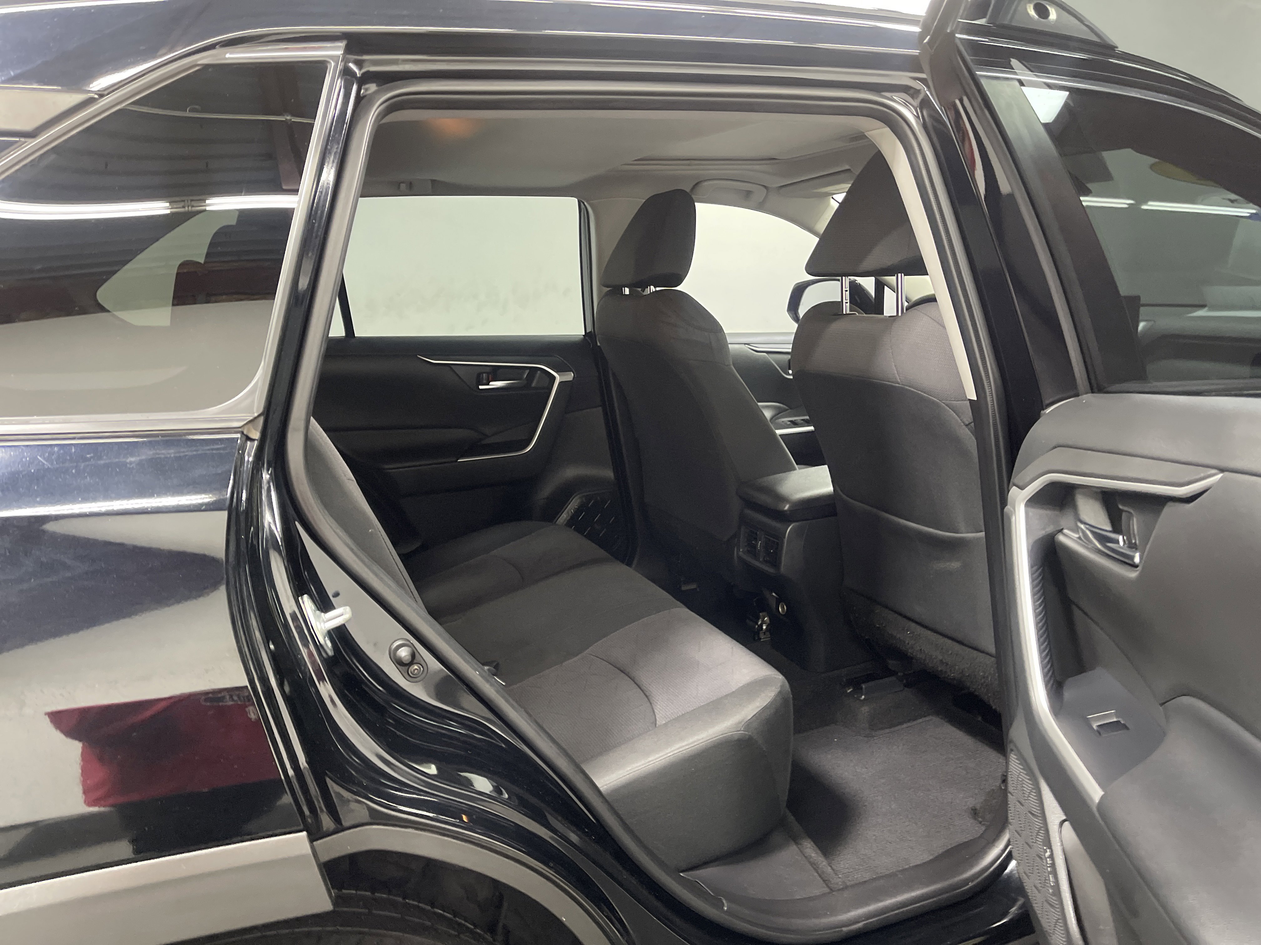 Used 2021 Toyota RAV4 XLE image 21