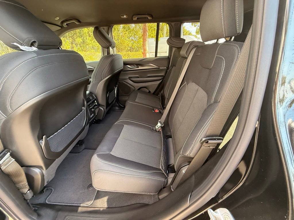 New 2026 Jeep Grand Cherokee Laredo image 24