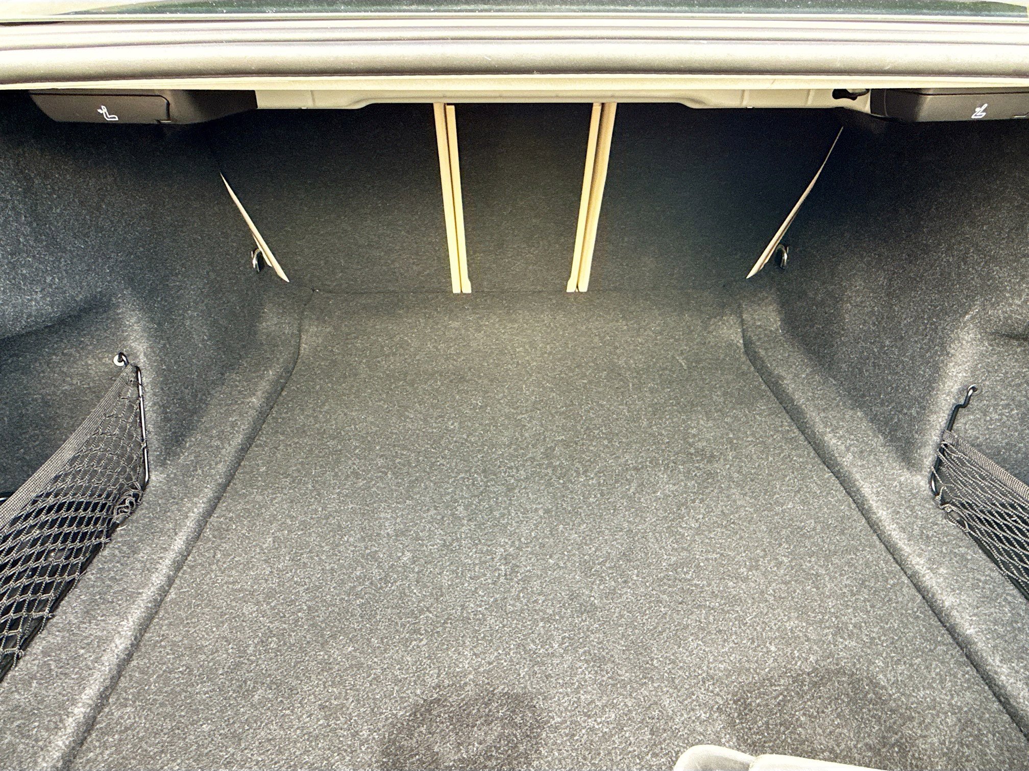 Used 2021 BMW 330i Sedan w/ Premium Package image 12