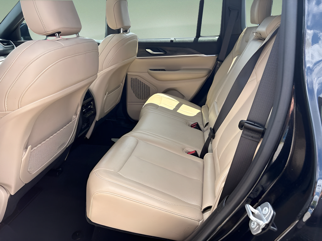 Used 2024 Jeep Grand Cherokee Limited w/ Luxury Tech Group II AWD/4WD image 11