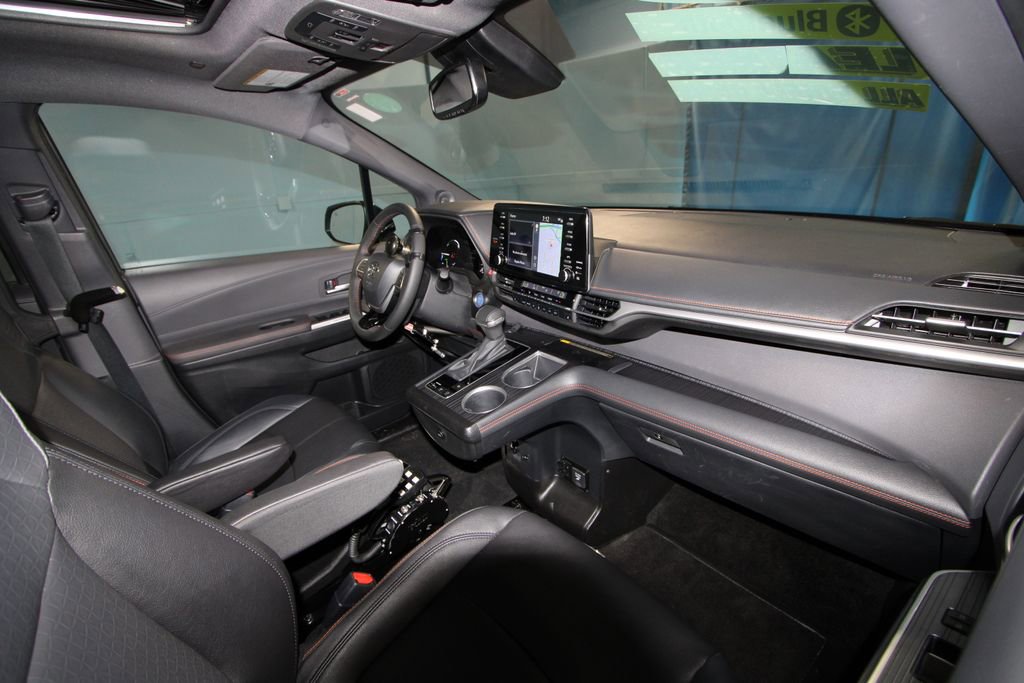 Used 2023 Toyota Sienna XSE image 26