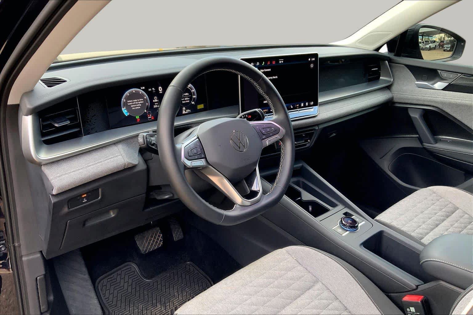 Used 2026 Volkswagen Tiguan S FWD image 17