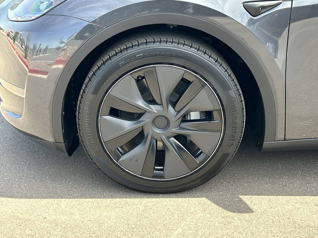 Used 2025 Tesla Model Y Long Range AWD/4WD image 33