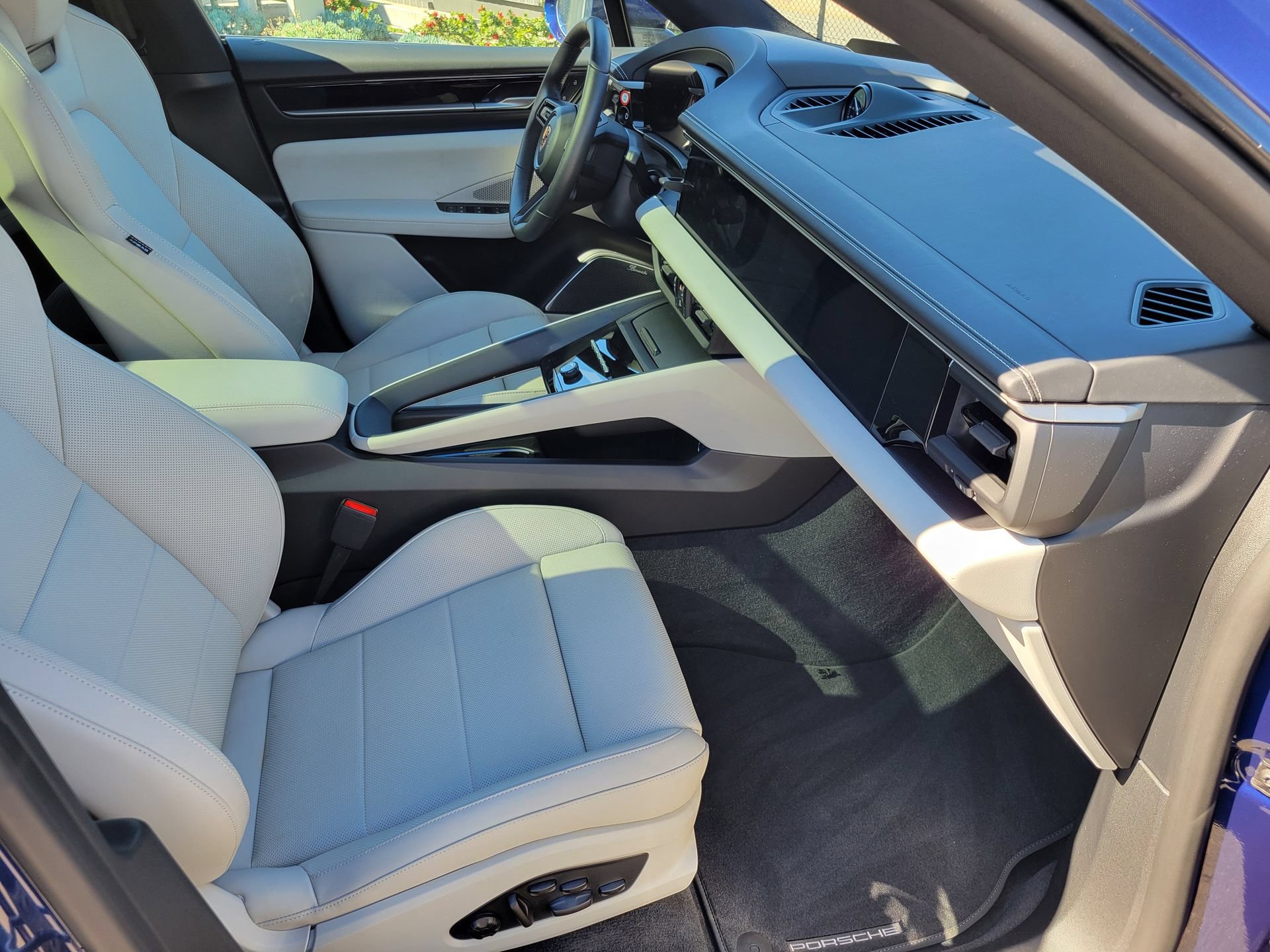 New 2025 Porsche Macan 4 Electric AWD/4WD image 26