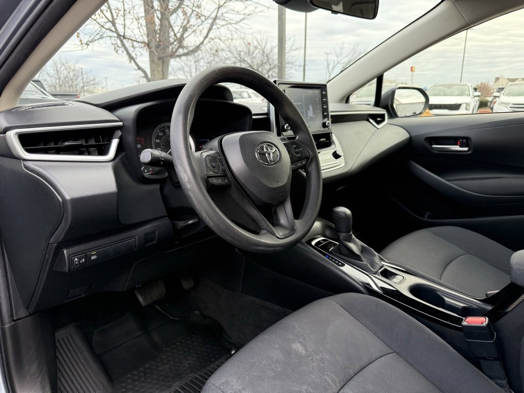 Used 2021 Toyota Corolla LE image 9