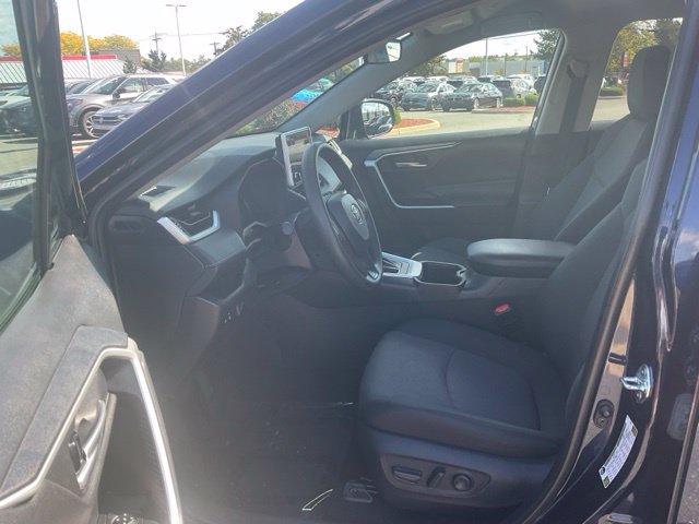 Used 2025 Toyota RAV4 XLE AWD/4WD image 10