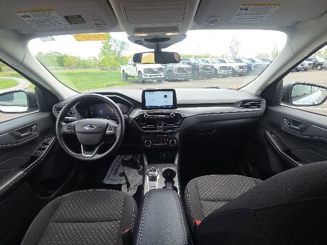 Used 2025 Ford Escape Active AWD/4WD image 17