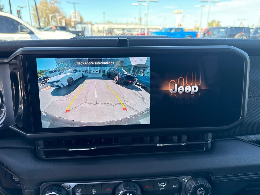 Certified 2025 Jeep Wrangler Unlimited Rubicon w/ Convenience Group AWD/4WD image 21