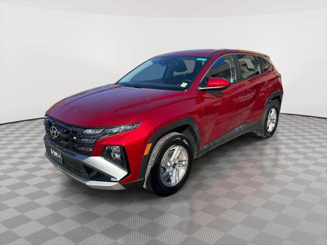 Used 2025 Hyundai Tucson SE AWD/4WD image 3