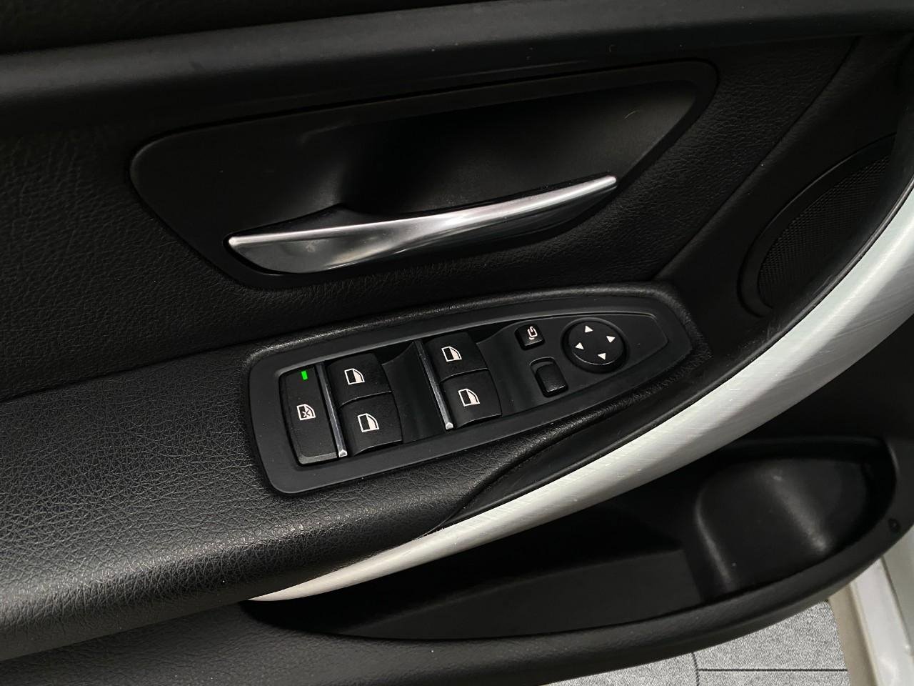 Used 2017 BMW 320i xDrive Sedan image 29